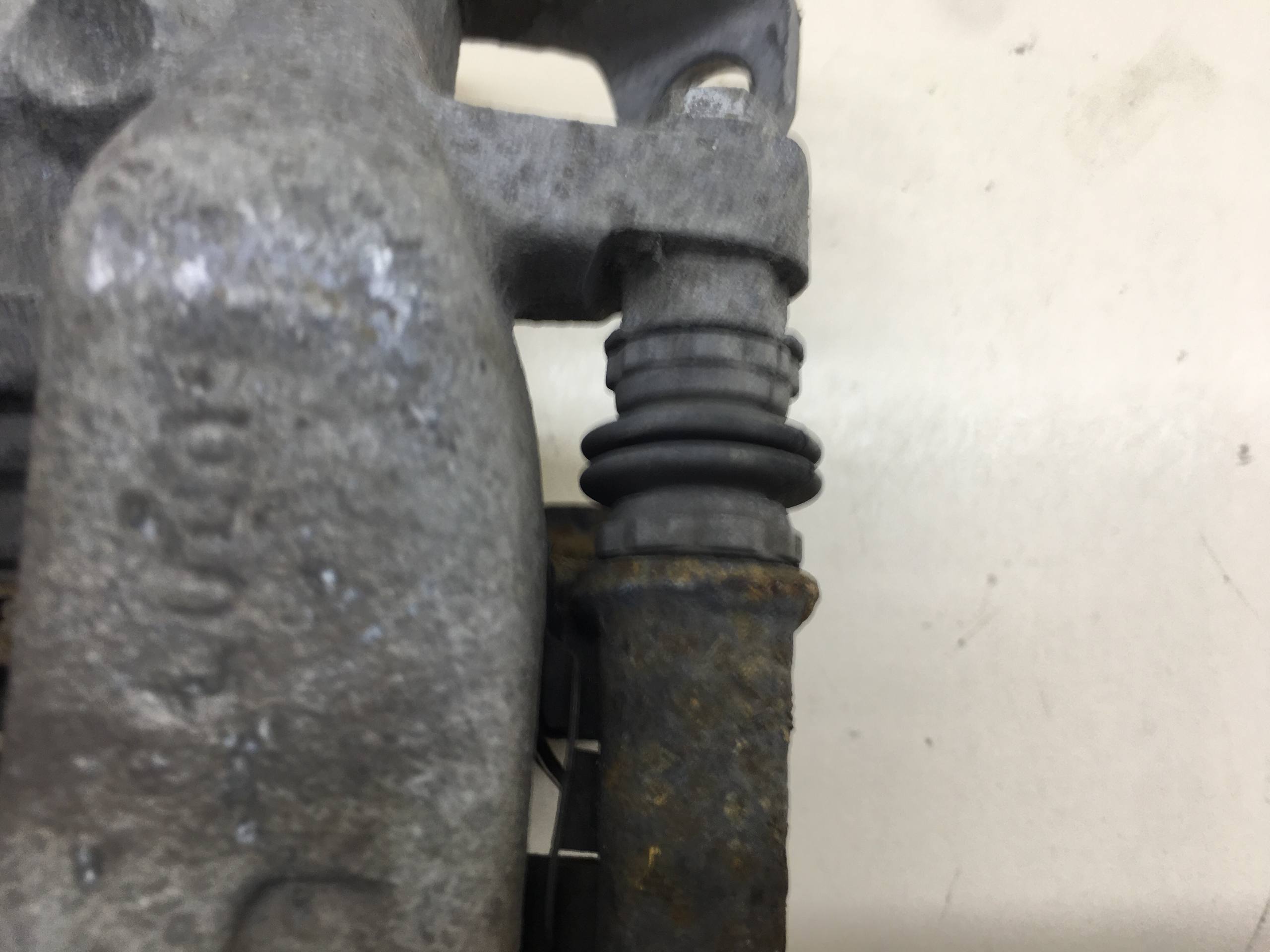 Суппорт задний левый Peugeot 208 2012>