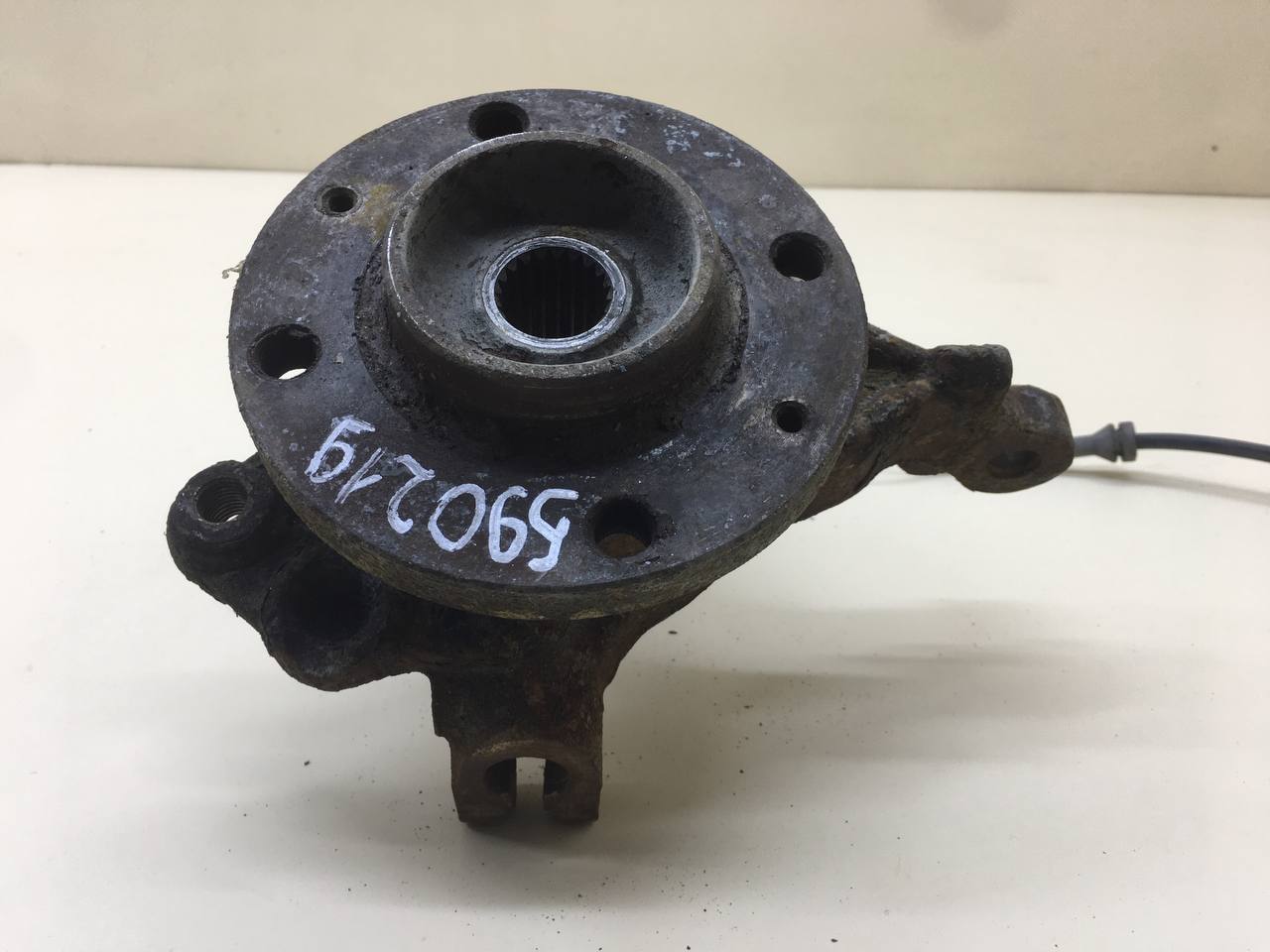 Кулак поворотный передний левый Peugeot 207 2006-2013