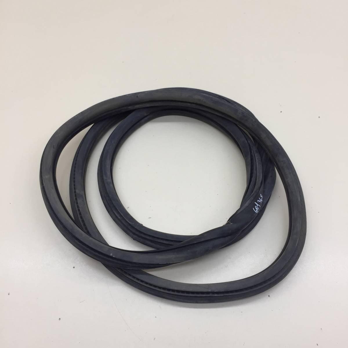 Уплотнитель проема двери задней правой Peugeot 208 2012>