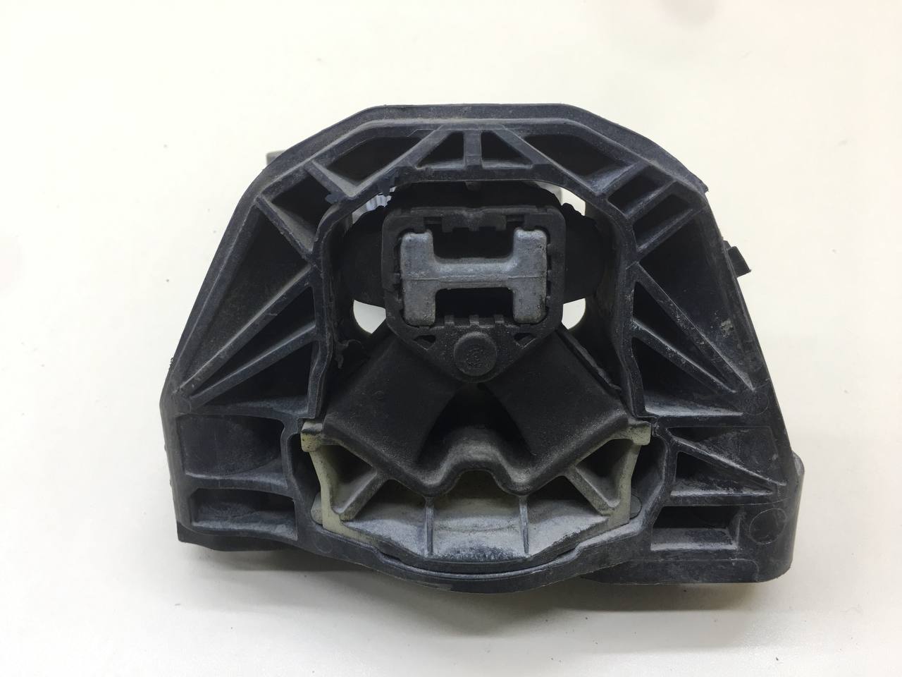 Опора двигателя правая Citroen C-Elysee 2012-2017