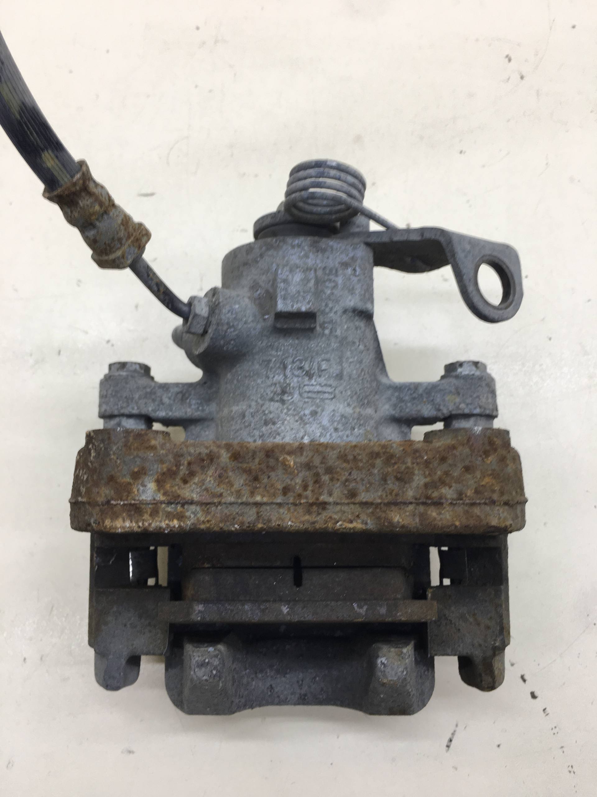 Суппорт задний правый Peugeot 208 2012>