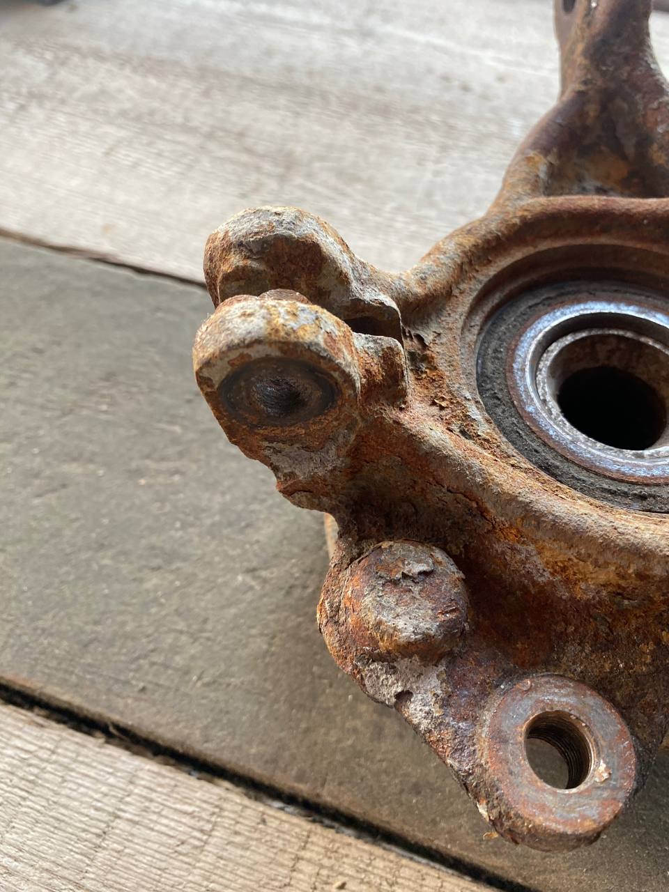 Кулак поворотный передний левый Peugeot 207 2006-2013