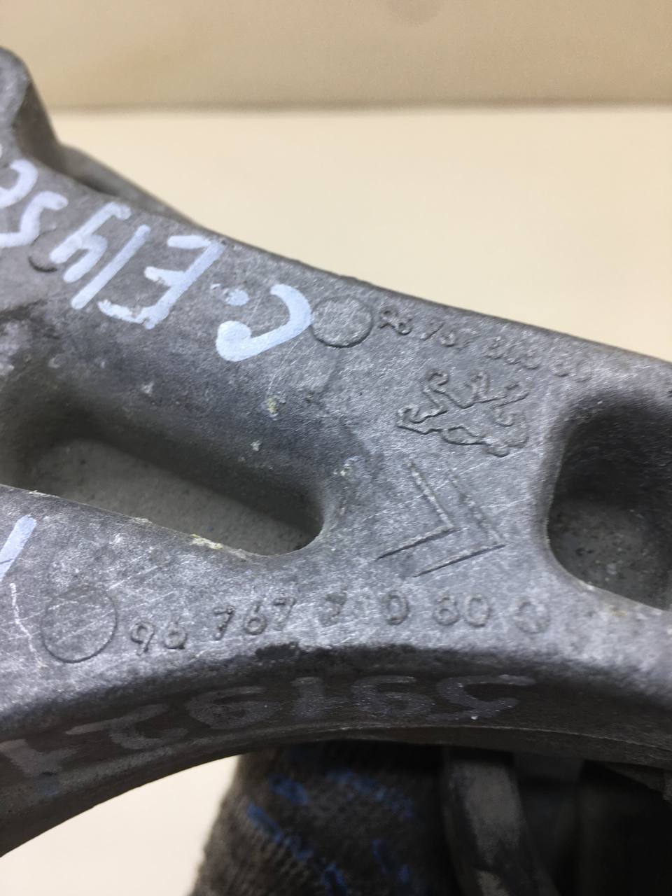 Опора двигателя правая Citroen C-Elysee 2012-2017