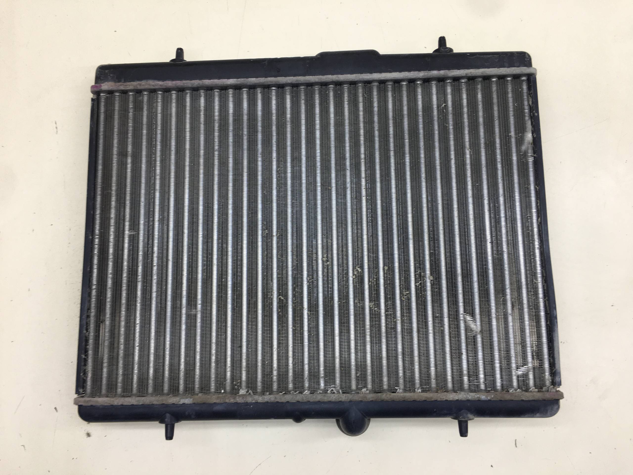 Радиатор охлаждения двигателя Peugeot 208 2012>