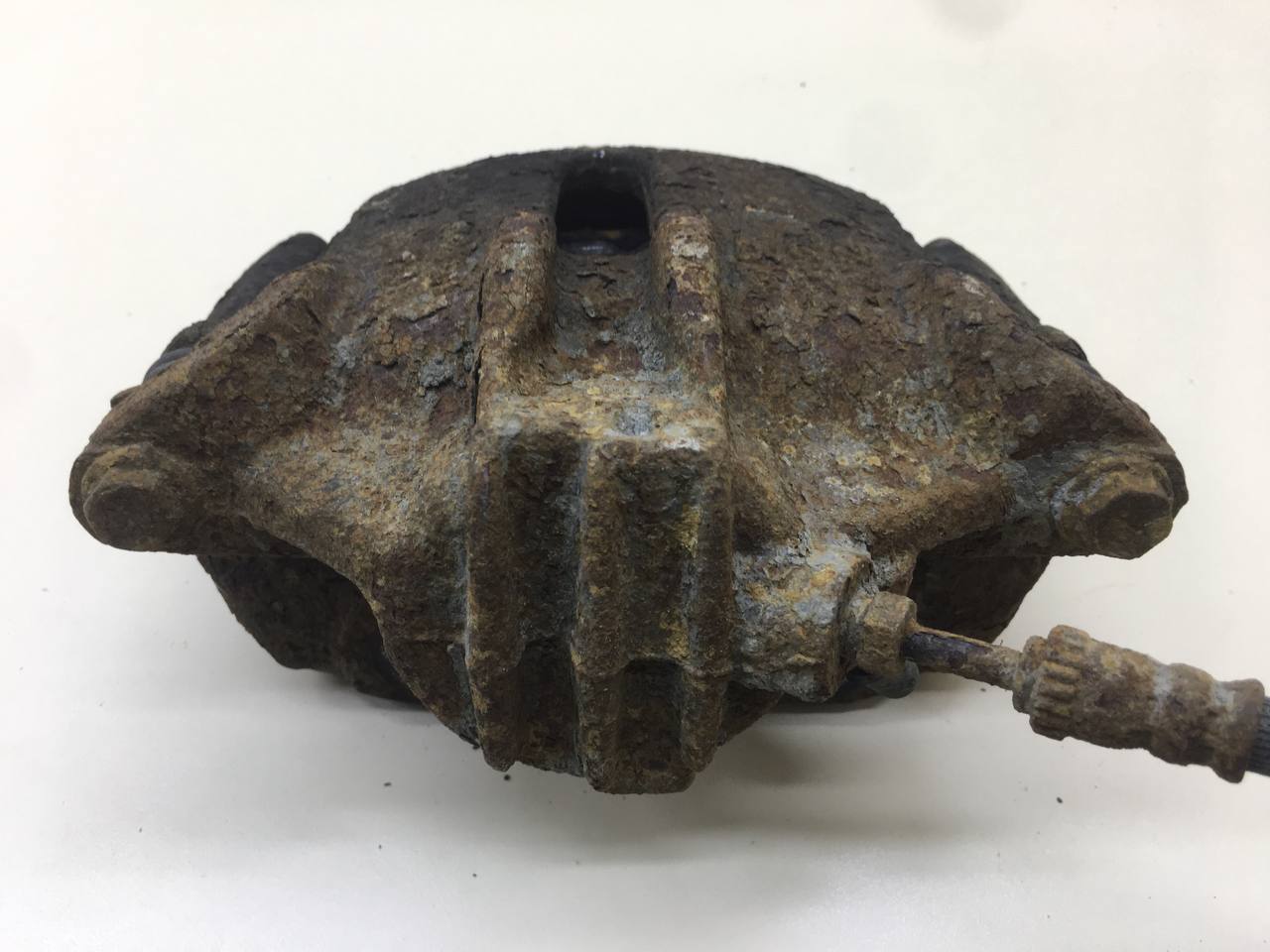 Суппорт передний правый Peugeot 207 2006-2013