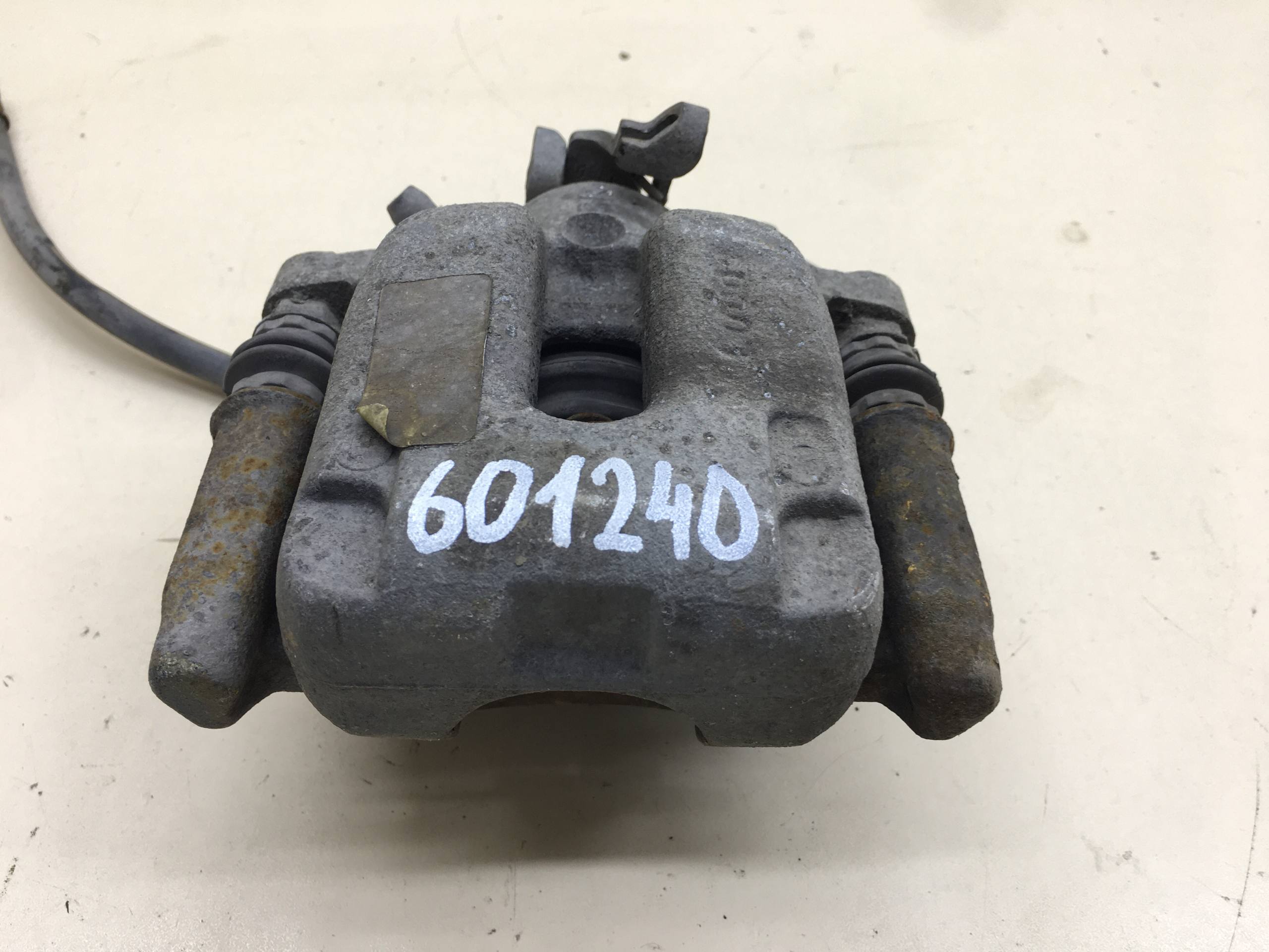 Суппорт задний левый Peugeot 208 2012>