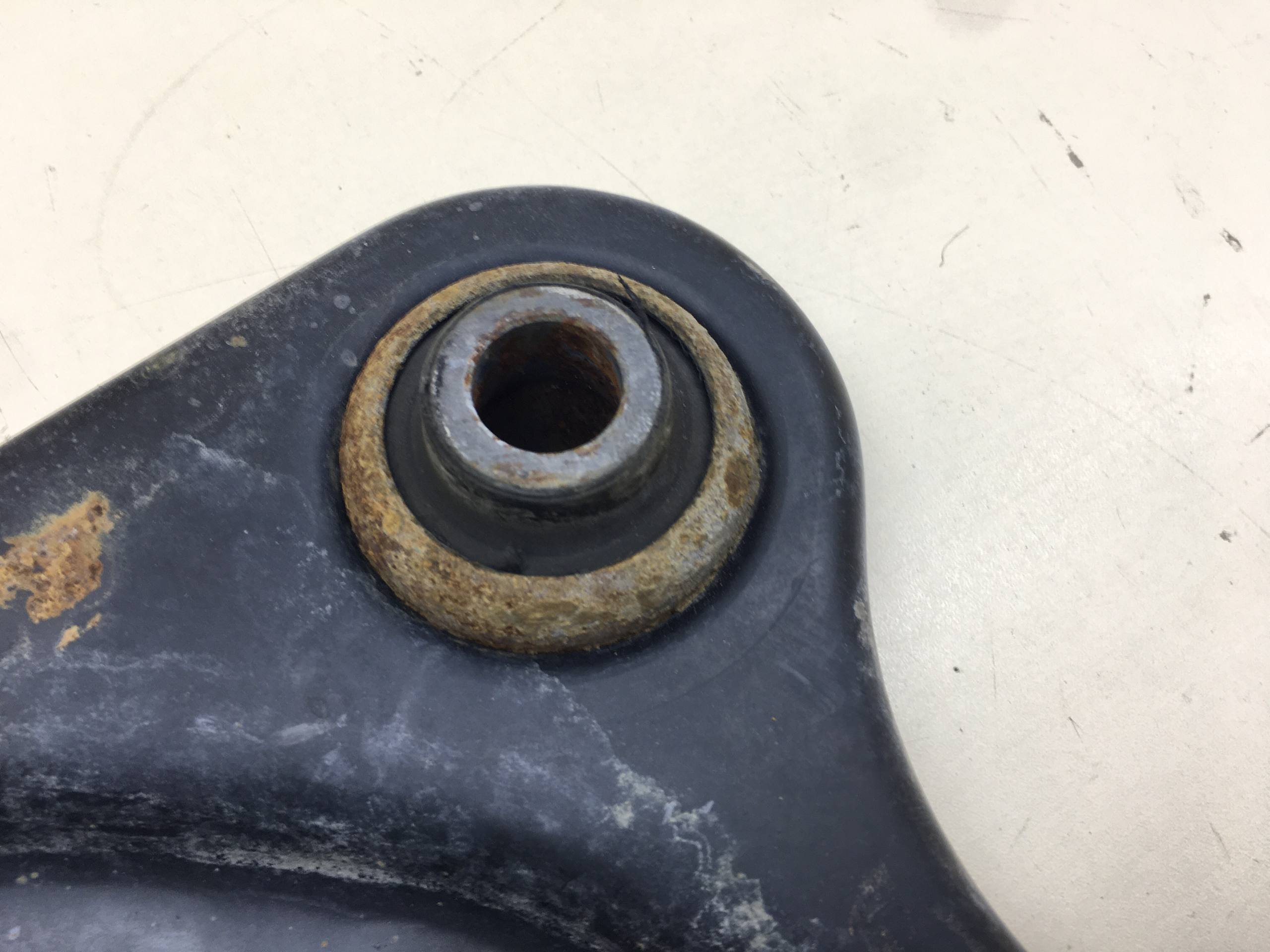 Рычаг передний левый Peugeot 208 2012>