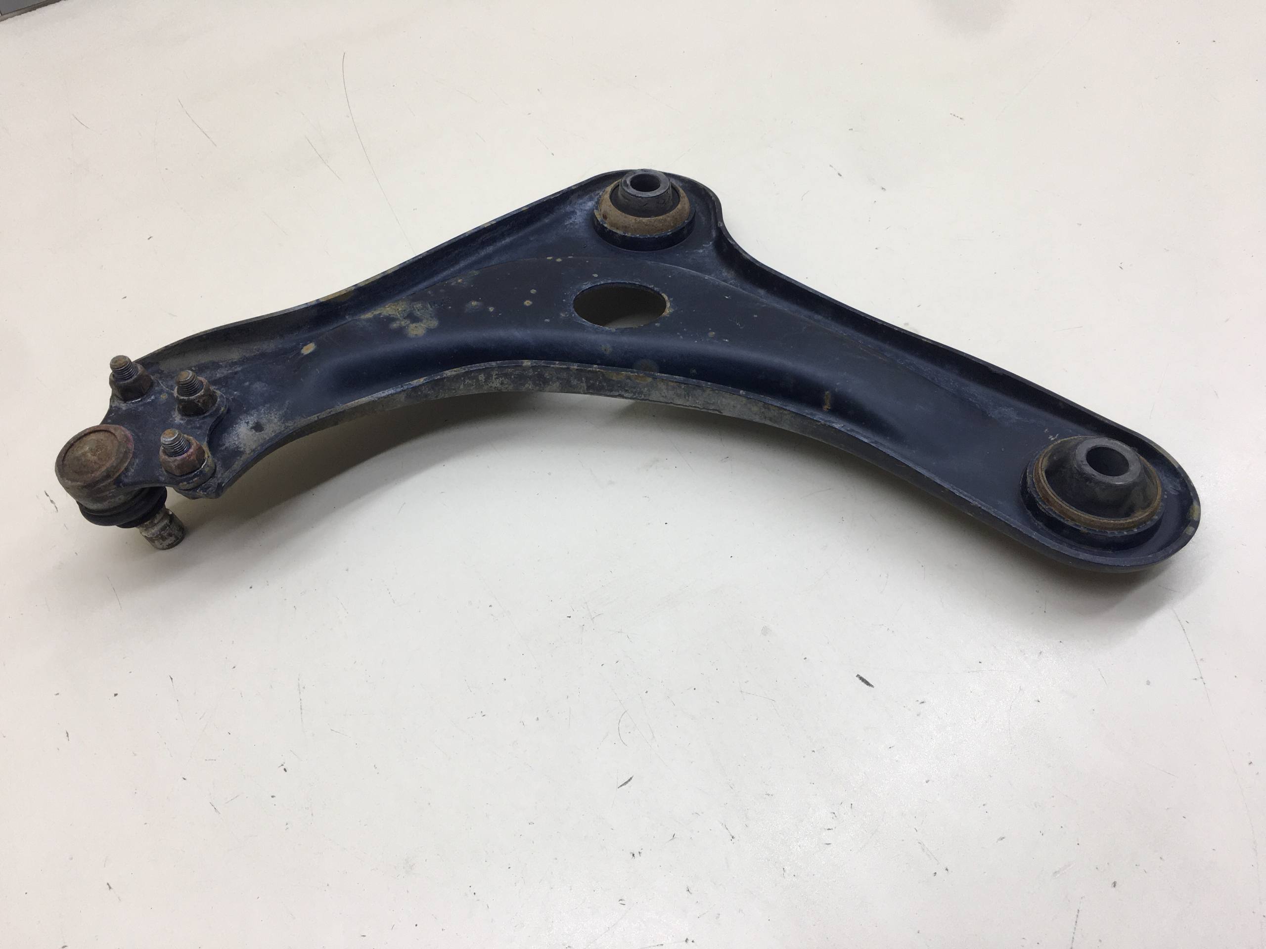 Рычаг передний правый Peugeot 208 2012>