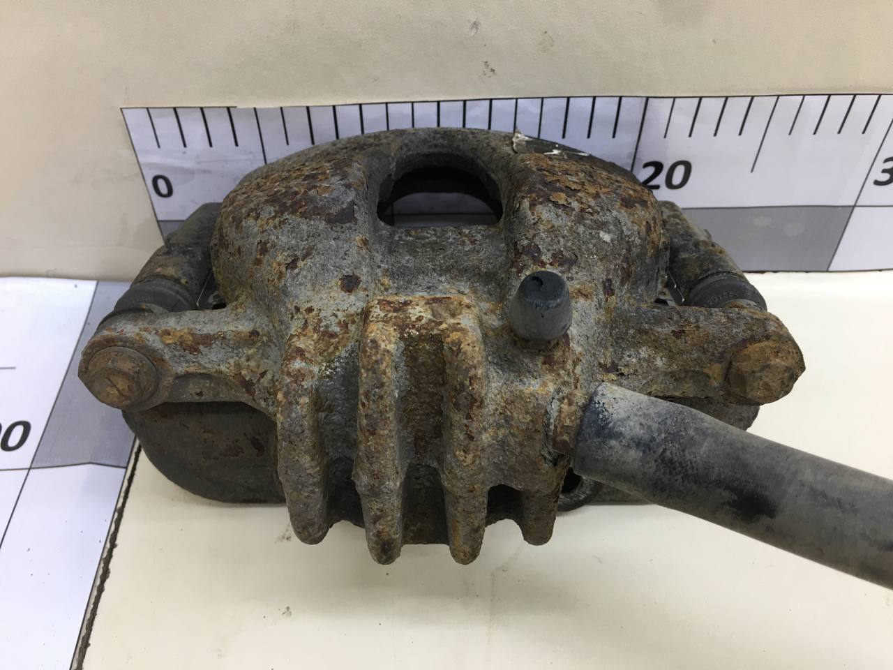 Суппорт передний правый Peugeot 308 2007>