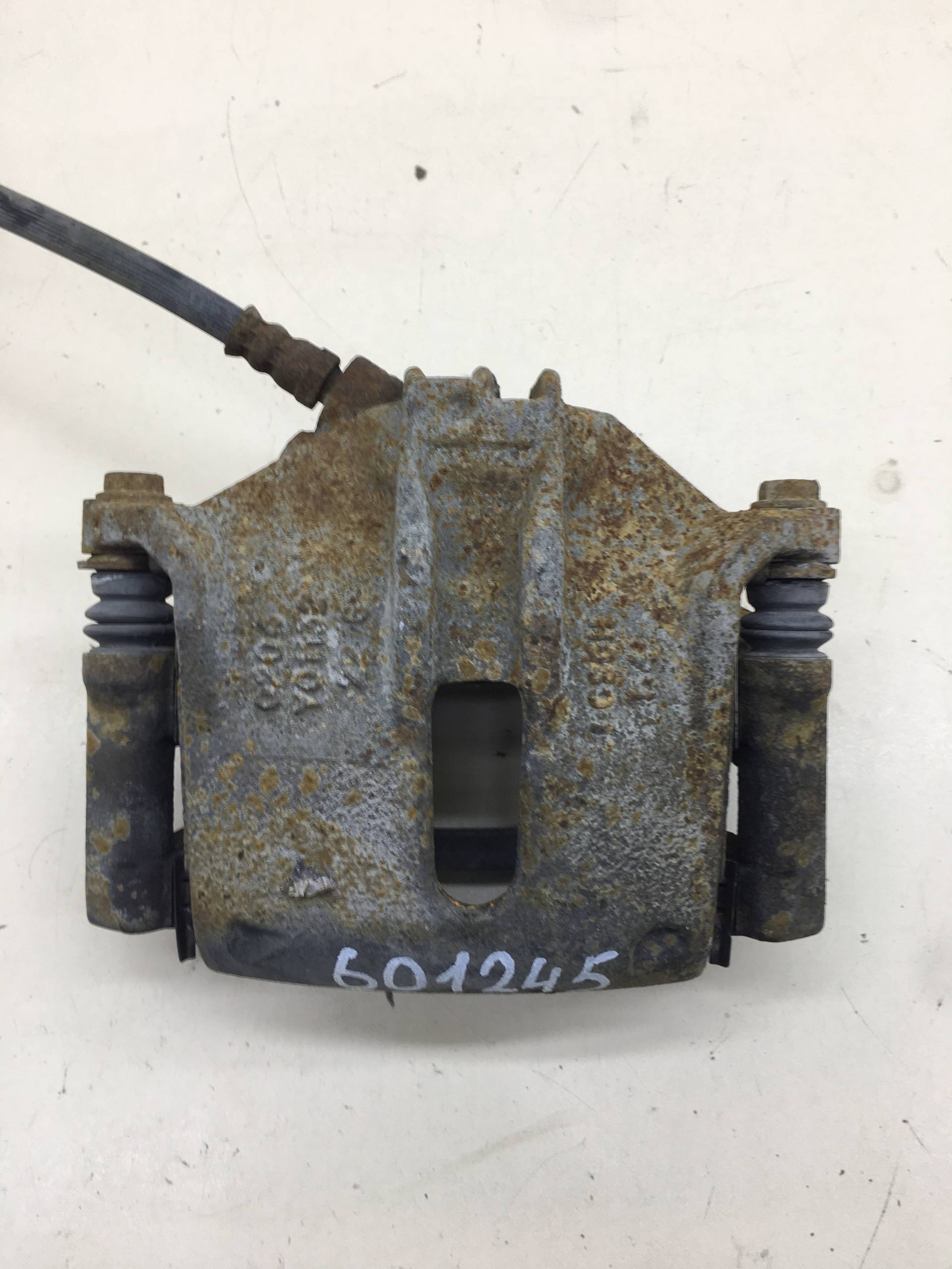 Суппорт передний правый Peugeot 208 2012>