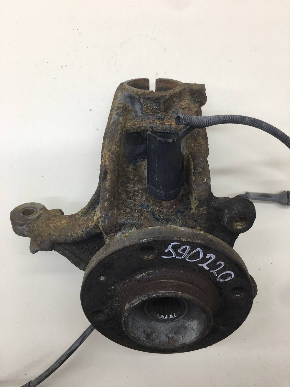 Кулак поворотный передний правый Peugeot 207 2006-2013