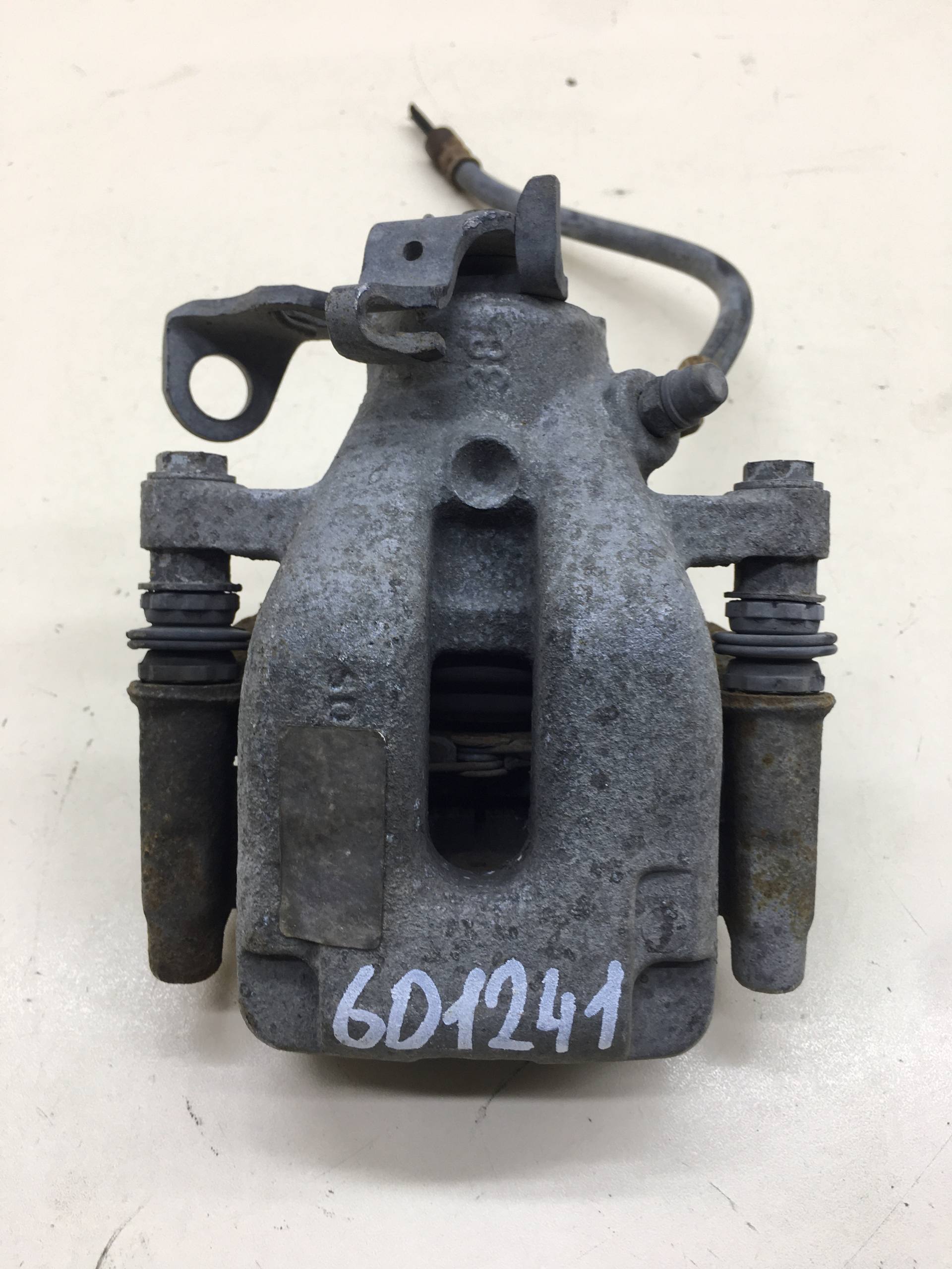 Суппорт задний правый Peugeot 208 2012>