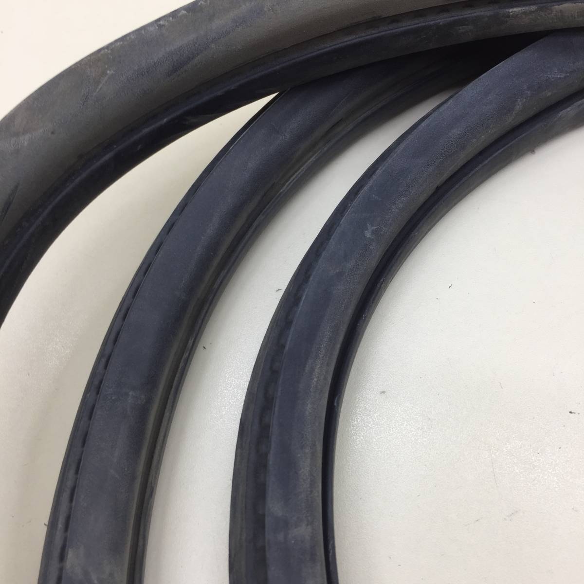 Уплотнитель проема двери задней правой Peugeot 208 2012>