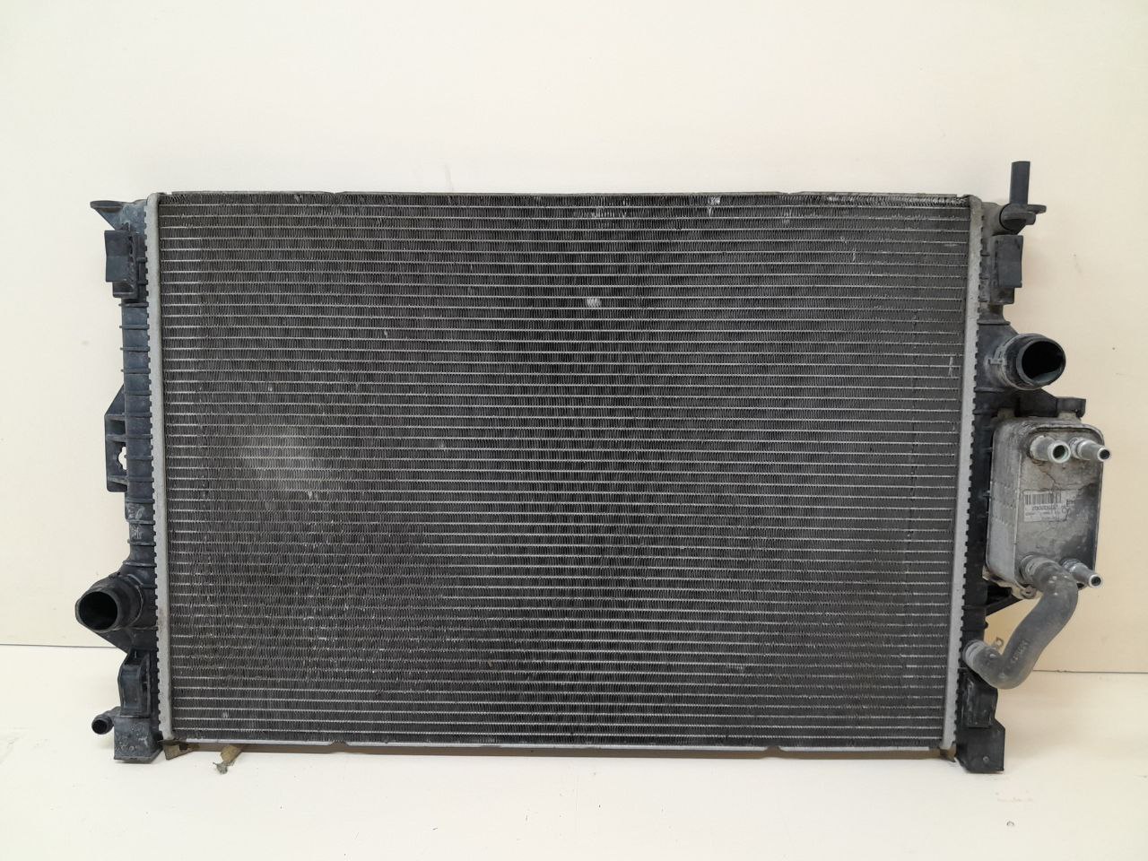 Радиатор охлаждения двигателя Volvo V40 2012-2019