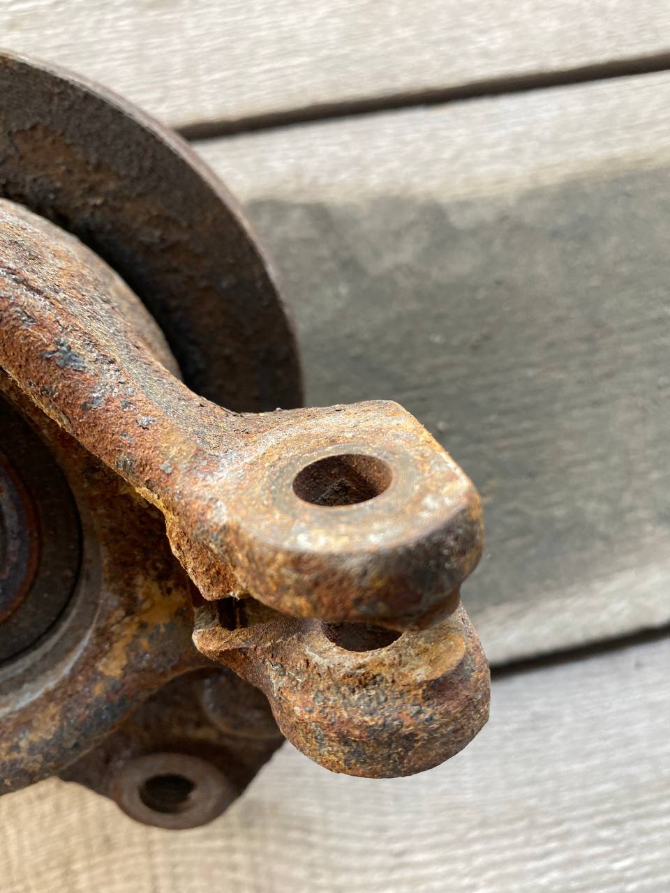 Кулак поворотный передний правый Peugeot 207 2006-2013