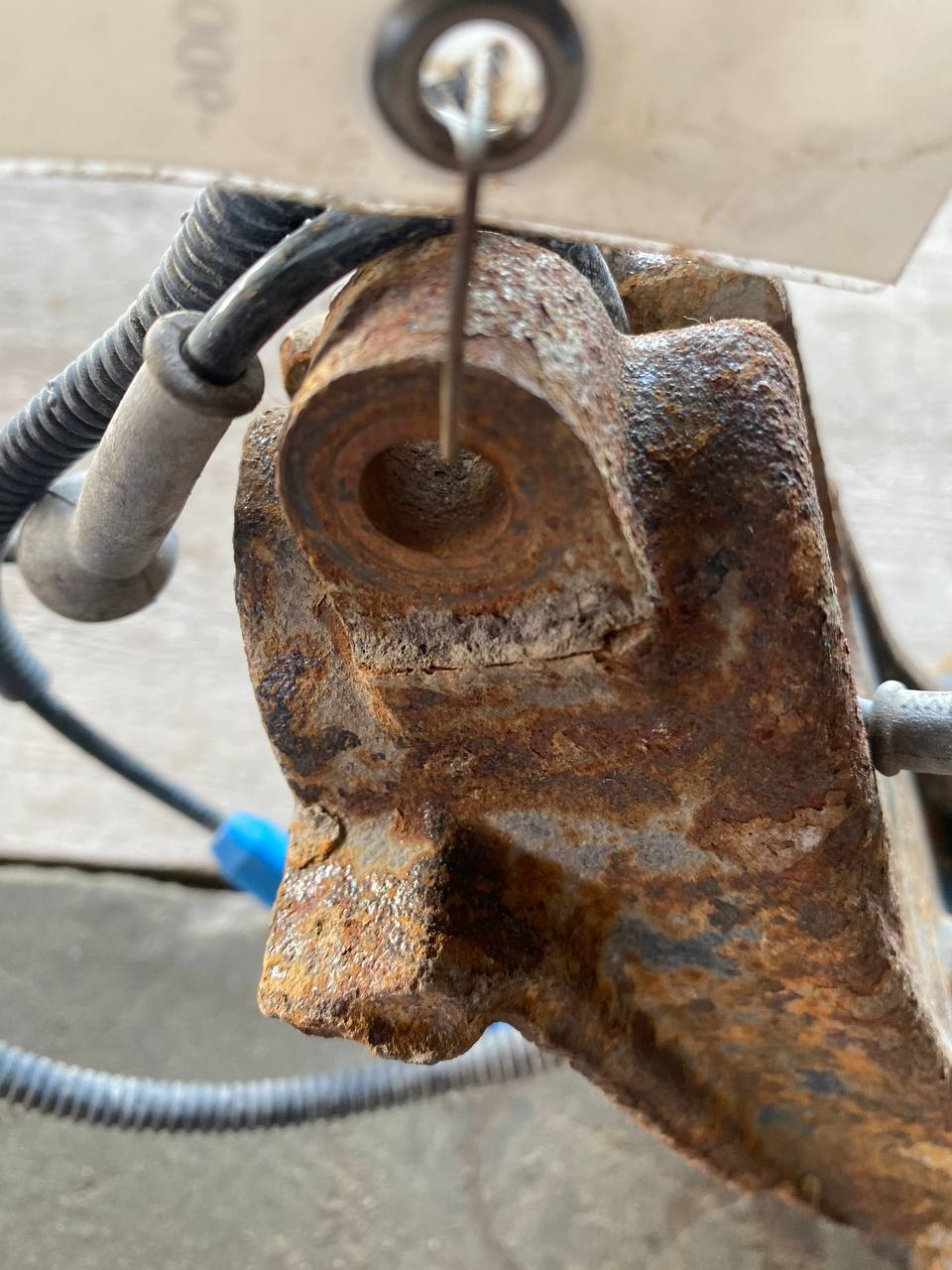 Кулак поворотный передний правый Peugeot 207 2006-2013