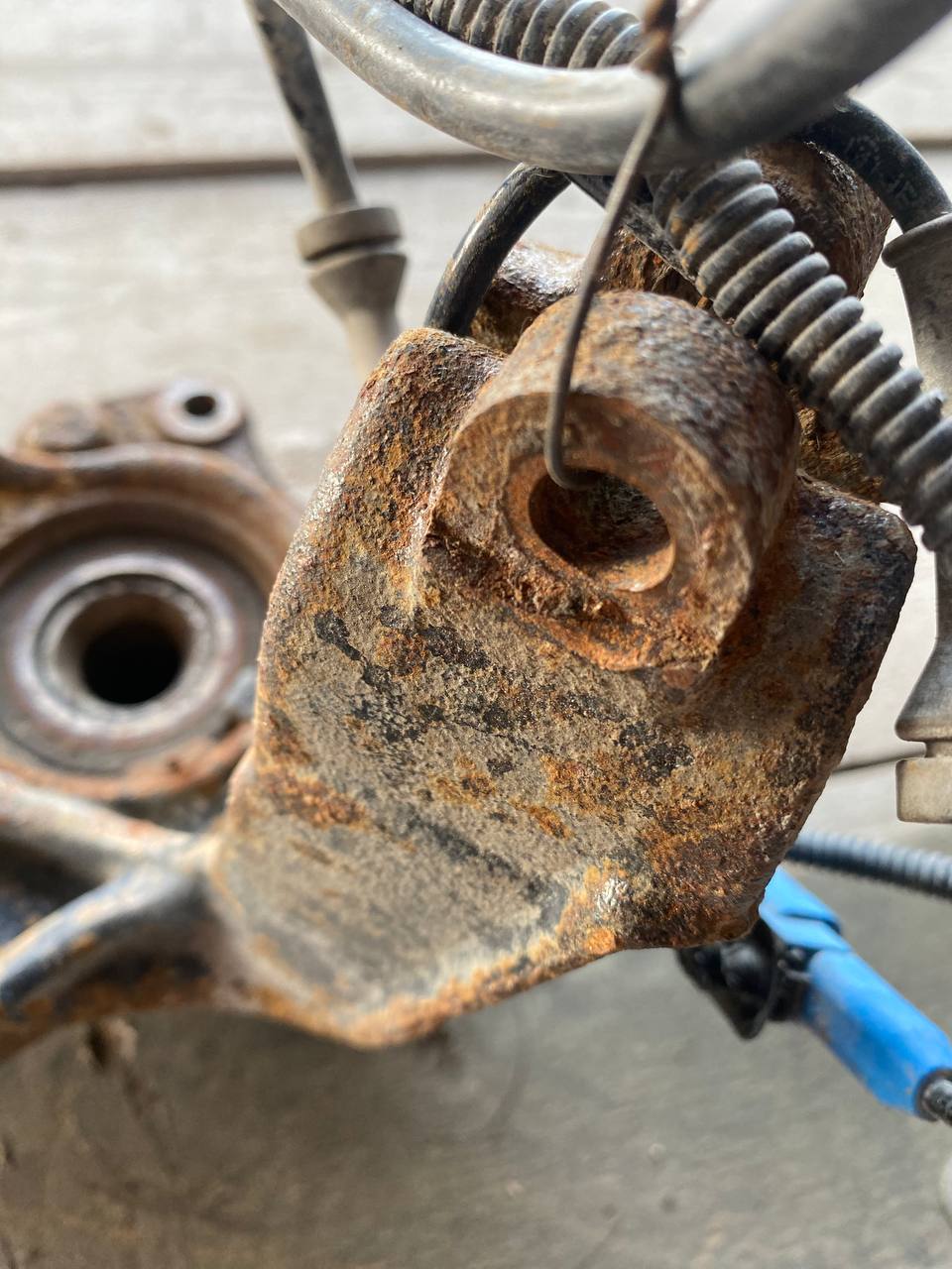 Кулак поворотный передний правый Peugeot 207 2006-2013