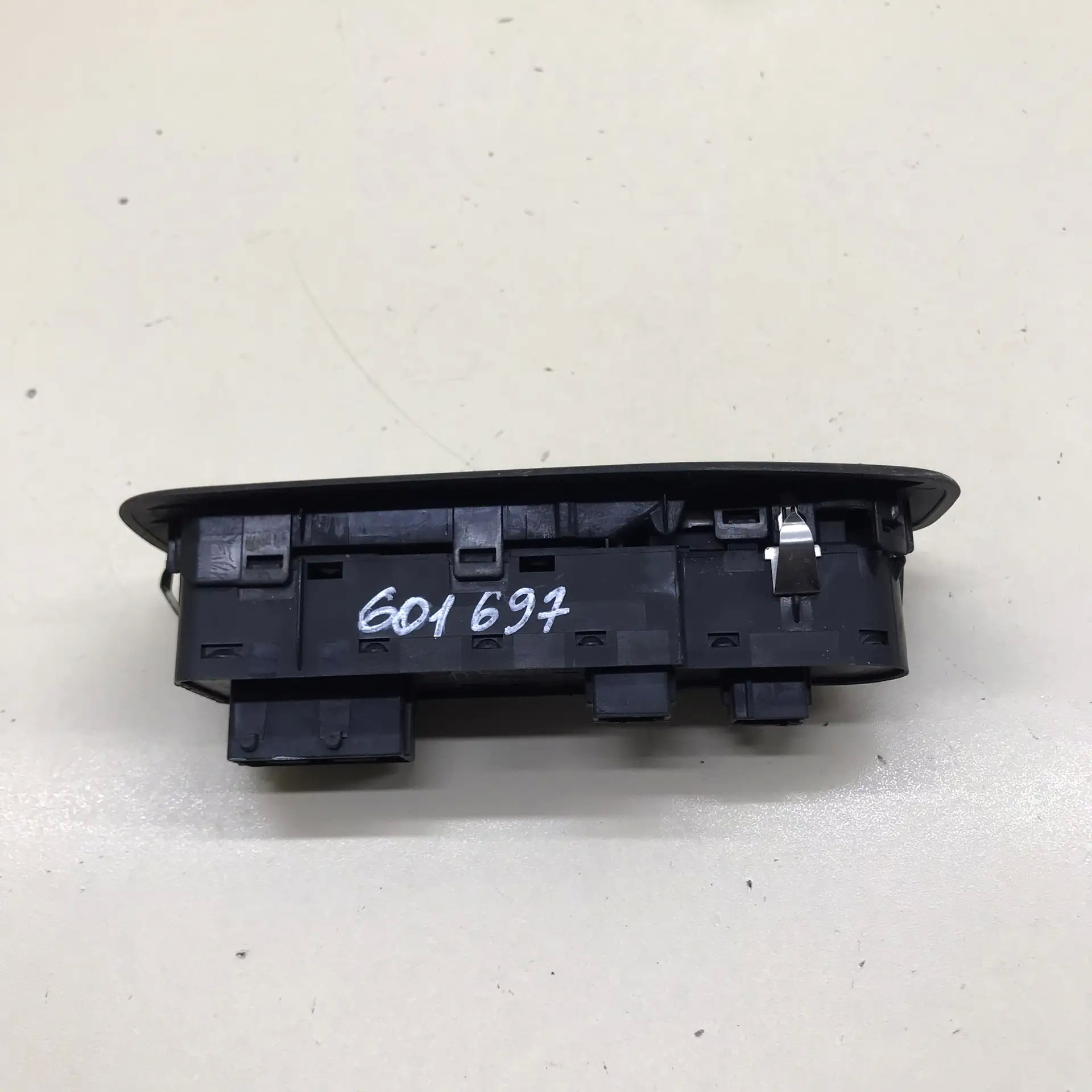 Блок управления стеклоподъемниками Peugeot 208 2012>